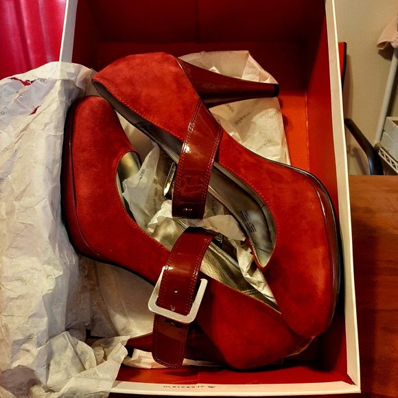 Brand New Style & Co. Dark Red Suede Closed Toe Heel - Size 10M - Picture 2 of 9
